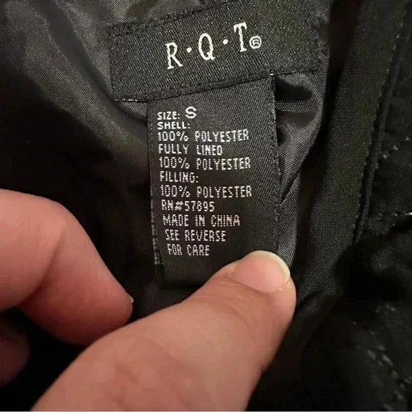 Black quilted button-up light weight jacket size small - Picture 5 of 9